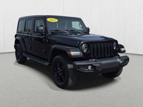 Used 2022 Jeep Wrangler Unlimited Sahara AWD/4WD image 3