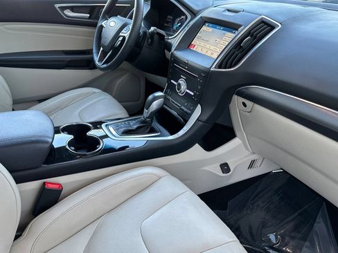 Used 2018 Ford Edge Titanium w/ Equipment Group 301A FWD image 17