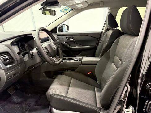 Used 2025 Nissan Rogue SV image 12