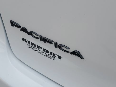 New 2026 Chrysler Pacifica Select image 6