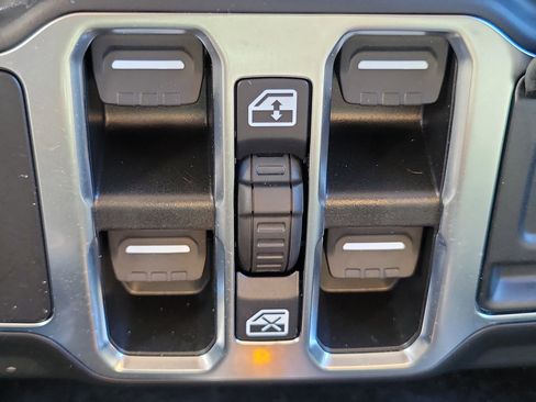 Used 2022 Jeep Wrangler Unlimited Sahara w/ Cold Weather Group image 25