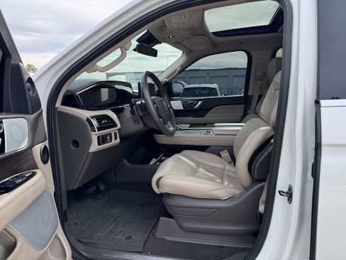 Used 2024 Lincoln Navigator L Reserve image 5
