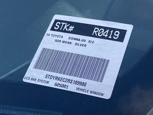 Certified 2024 Toyota Sienna XLE FWD image 32