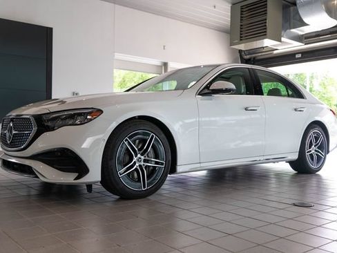 Used 2027 Mercedes-Benz E 450 4MATIC Sedan image 3