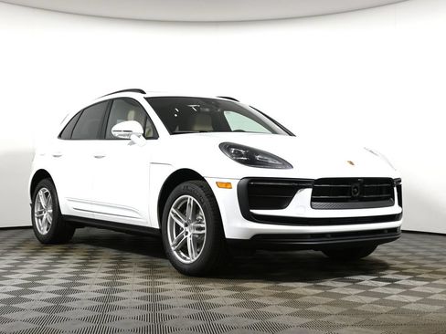 Used 2026 Porsche Macan AWD/4WD image 9