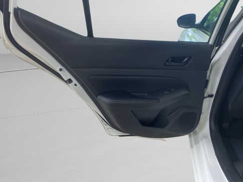 Used 2025 Nissan Altima 2.5 SV FWD image 9