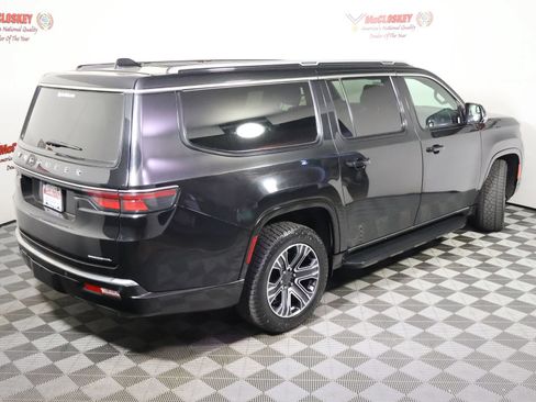 Used 2023 Jeep Wagoneer L Series II AWD/4WD image 4