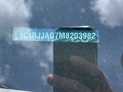 Used 2021 Jeep Grand Cherokee L Laredo RWD image 3