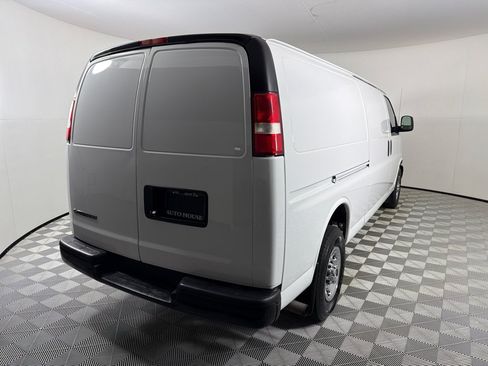 Used 2017 Chevrolet Express 3500 Extended RWD image 5