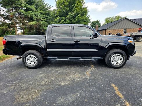 Used 2021 Toyota Tacoma SR image 3