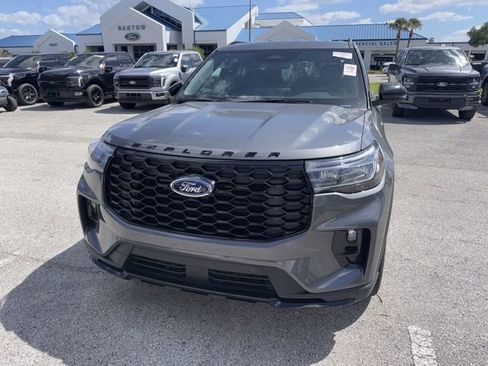 Used 2026 Ford Explorer ST-Line w/ ST-Line Street Pack RWD image 2