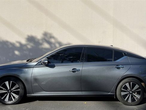 Used 2019 Nissan Altima 2.5 SL FWD image 2