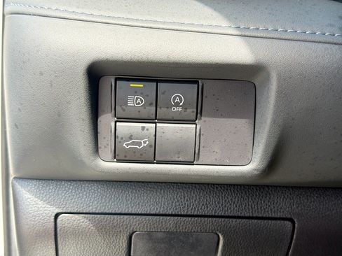 Used 2023 Toyota Highlander FWD image 47