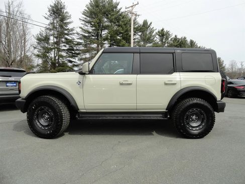 Used 2025 Ford Bronco Outer Banks w/ Sasquatch Package image 8