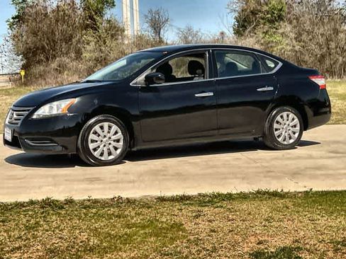 Used 2015 Nissan Sentra SV image 4