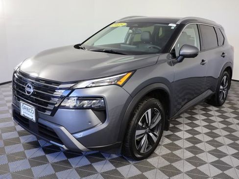 Used 2025 Nissan Rogue SL w/ SL Premium Package image 4