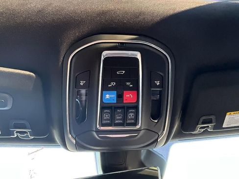 Used 2025 Jeep Grand Cherokee Limited w/ Luxury Tech Group II AWD/4WD image 26