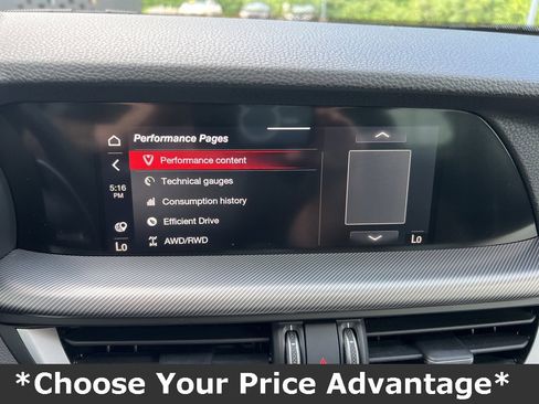 Used 2022 Alfa Romeo Stelvio Veloce image 90