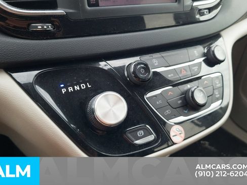 Used 2023 Chrysler Voyager LX FWD image 10