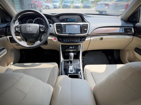 Used 2016 Honda Accord EX image 9