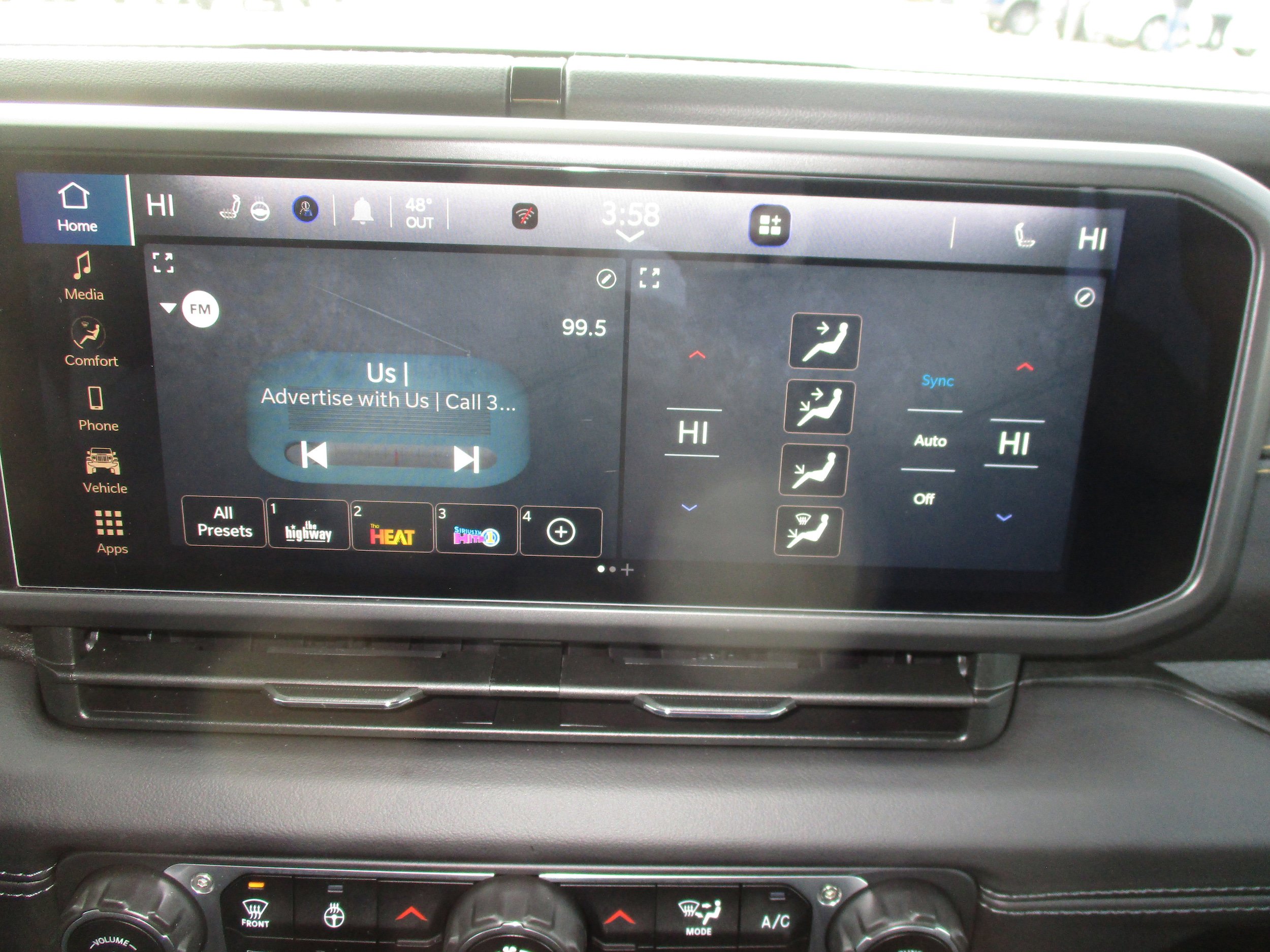 Used 2024 Jeep Wrangler Unlimited Sahara AWD/4WD image 21