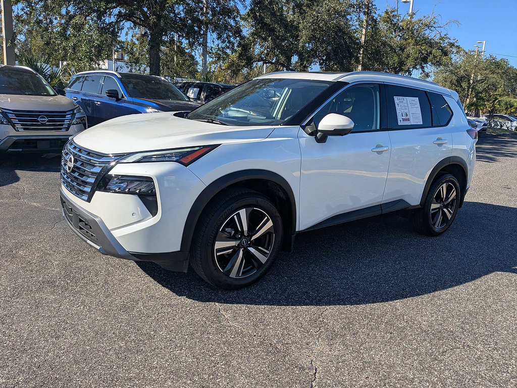 Certified 2025 Nissan Rogue SL w/ SL Premium Package FWD image 9
