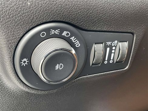 Used 2024 Jeep Compass Latitude image 29