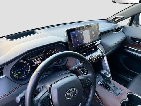 Used 2021 Toyota Venza Limited w/ Advanced Technology Package AWD/4WD image 9