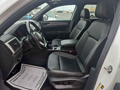 Used 2020 Volkswagen Atlas Cross Sport SE w/ Towing Package image 7