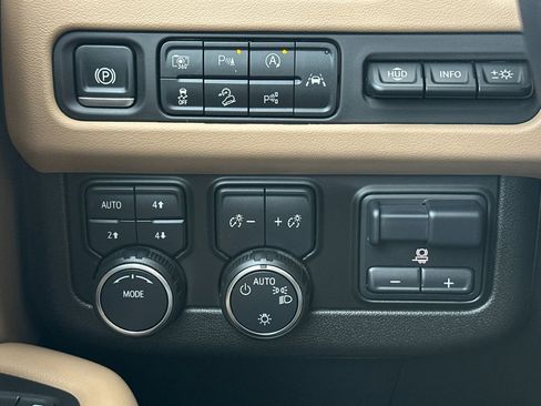 Used 2024 Chevrolet Tahoe Premier w/ Advanced Technology Package image 34