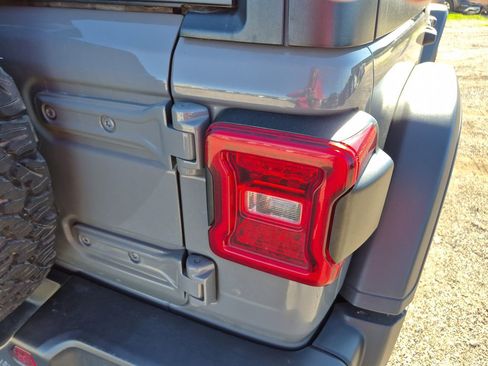 Used 2023 Jeep Wrangler Unlimited Rubicon 4xe w/ Cold Weather Group AWD/4WD image 78