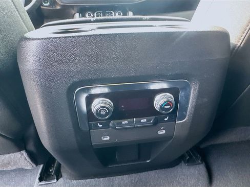 Used 2024 GMC Yukon XL SLT w/ SLT Luxury Package image 22
