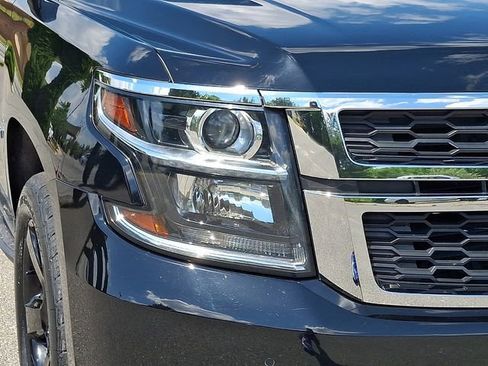 Certified 2019 Chevrolet Suburban LT w/ Luxury Package AWD/4WD image 9