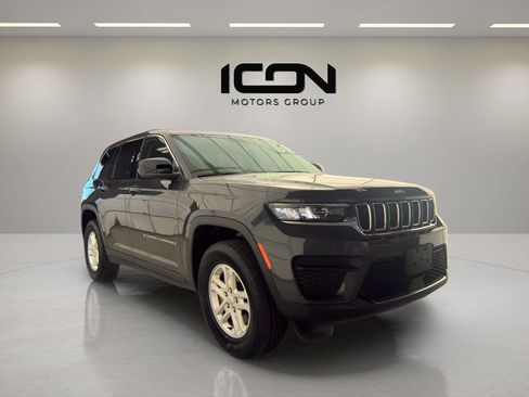 Used 2023 Jeep Grand Cherokee Laredo w/ Luxury Tech Group I AWD/4WD image 11