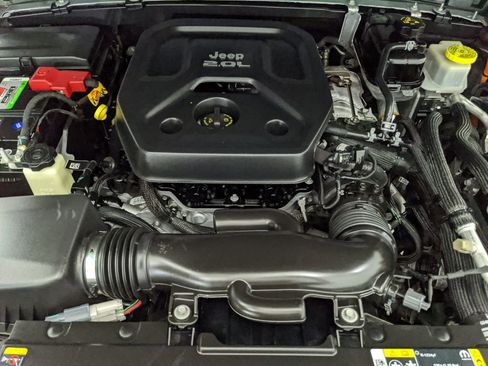 Used 2023 Jeep Wrangler Unlimited Sahara image 29