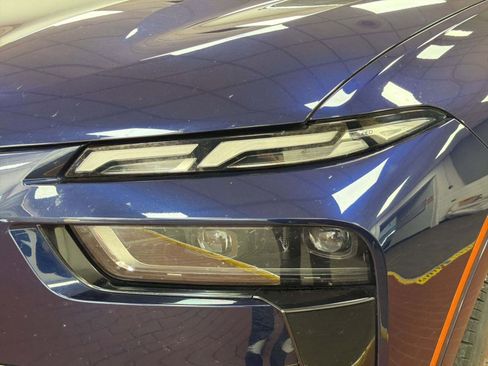 Used 2023 BMW X7 xDrive40i w/ M Sport Package AWD/4WD image 11