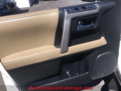 Used 2016 Toyota 4Runner SR5 Premium image 9