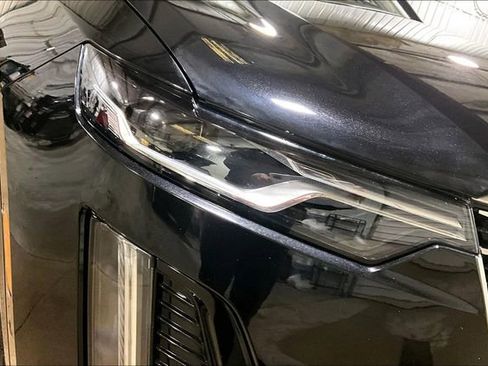 Used 2023 Cadillac XT6 Premium Luxury image 4