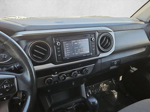 Used 2017 Toyota Tacoma SR5 AWD/4WD image 14