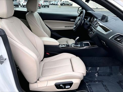 Used 2018 BMW 230i Convertible image 8