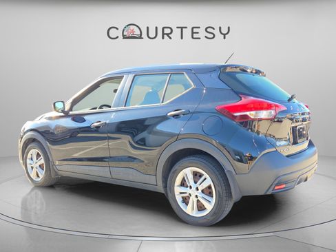 Used 2018 Nissan Kicks S image 6