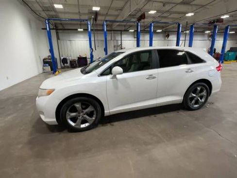 Used 2010 Toyota Venza AWD image 6
