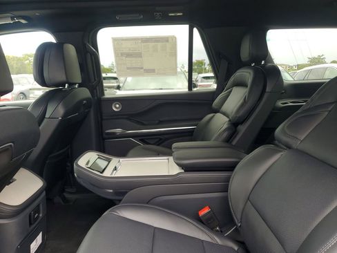 New 2025 Lincoln Navigator Reserve w/ Jet Appearance Package AWD/4WD image 12