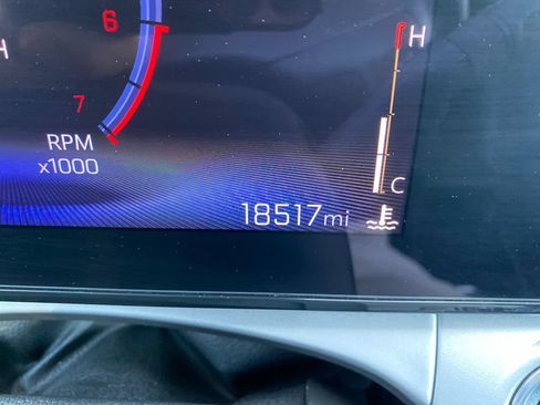 Used 2025 Chevrolet Trax LT FWD image 6