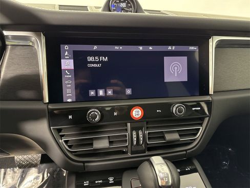 Certified 2025 Porsche Macan GTS image 28