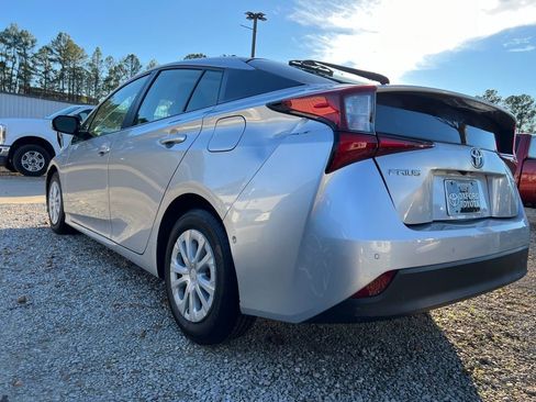Used 2019 Toyota Prius L Eco image 4