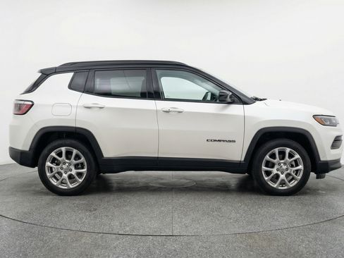Used 2025 Jeep Compass Limited AWD/4WD image 11