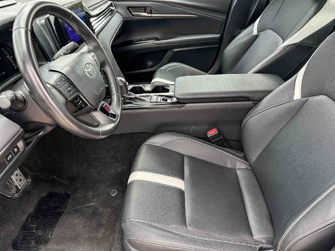 Certified 2025 Toyota Camry SE FWD image 13
