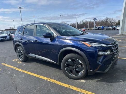Used 2024 Nissan Rogue SV image 1