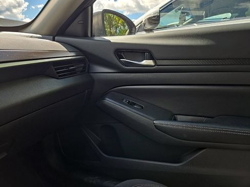 Used 2024 Nissan Altima 2.5 SV FWD image 25